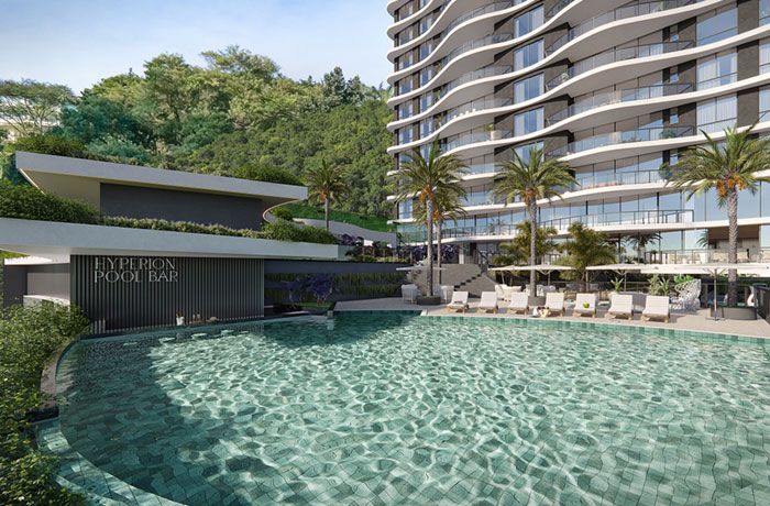 Piscina externa - borda infinita e vista da cidade